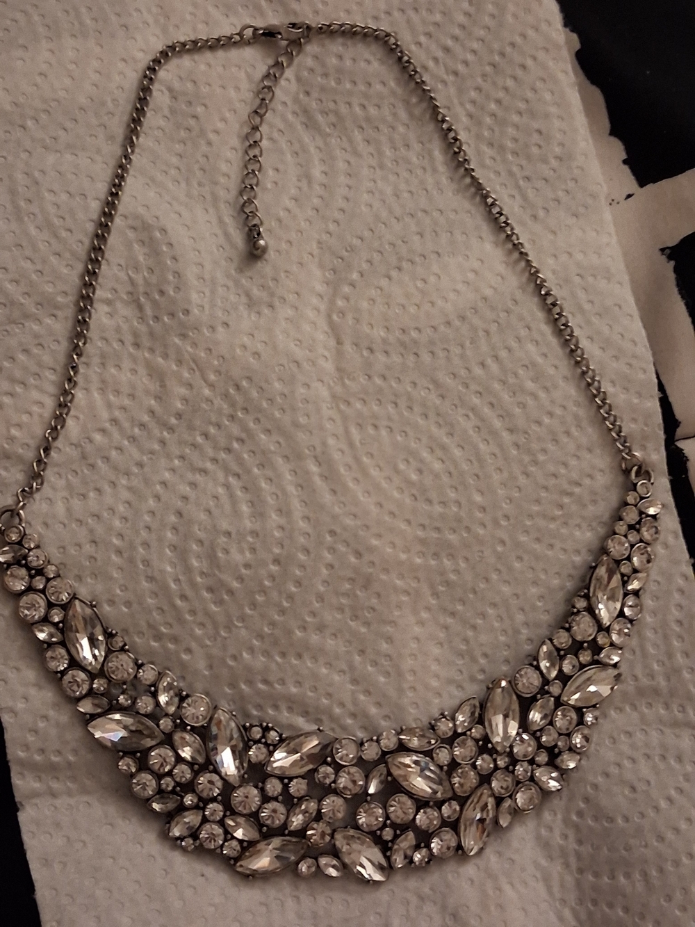 Crystal Bib Necklace in Silver Tone - Clear Rhinestones HELP BLACKIE🐕 RECOVERY